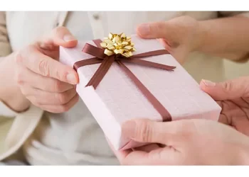 Impress your daughter with these elegant birthday gifts