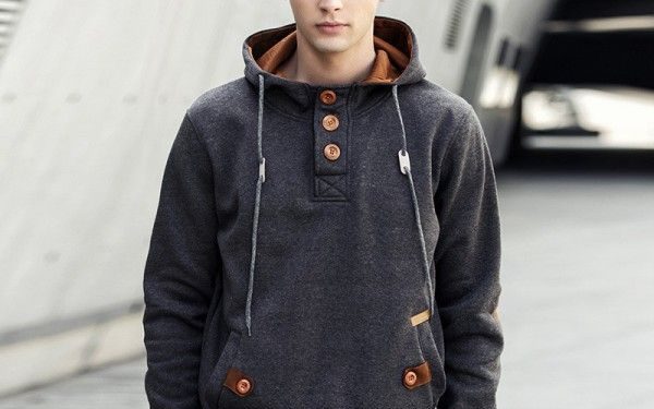 How to Wear T-shirts This Season